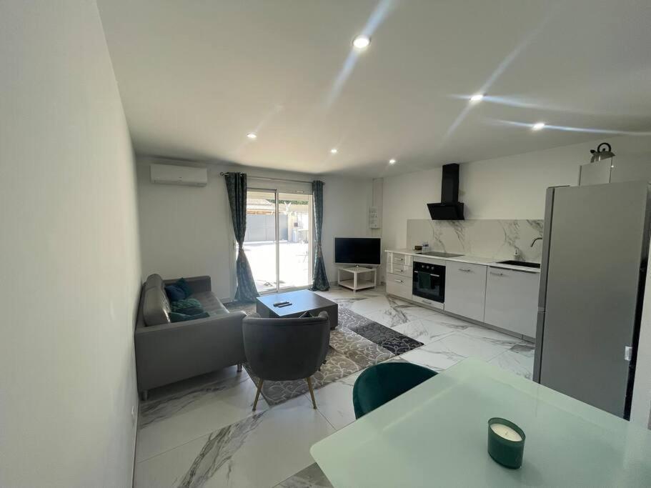 Bel Appartement Avec Parking Cabannes Exterior photo